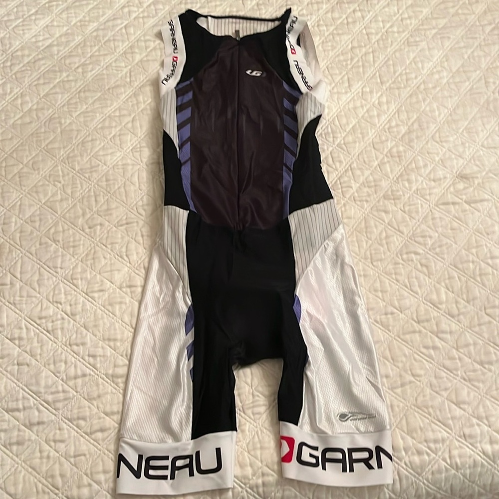 NWOT Louis garneau tri suit size small. Never worn. NWOT